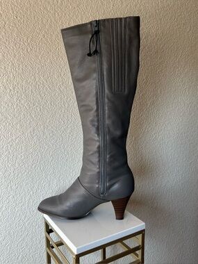Vintage COBBIES Gray Leather Knee-High Women's Boots